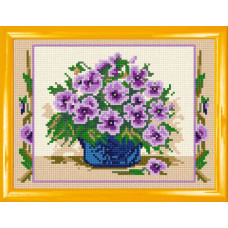 Bouquet of violets at the vase