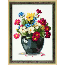 Primroses by the vase. 27x35 cm